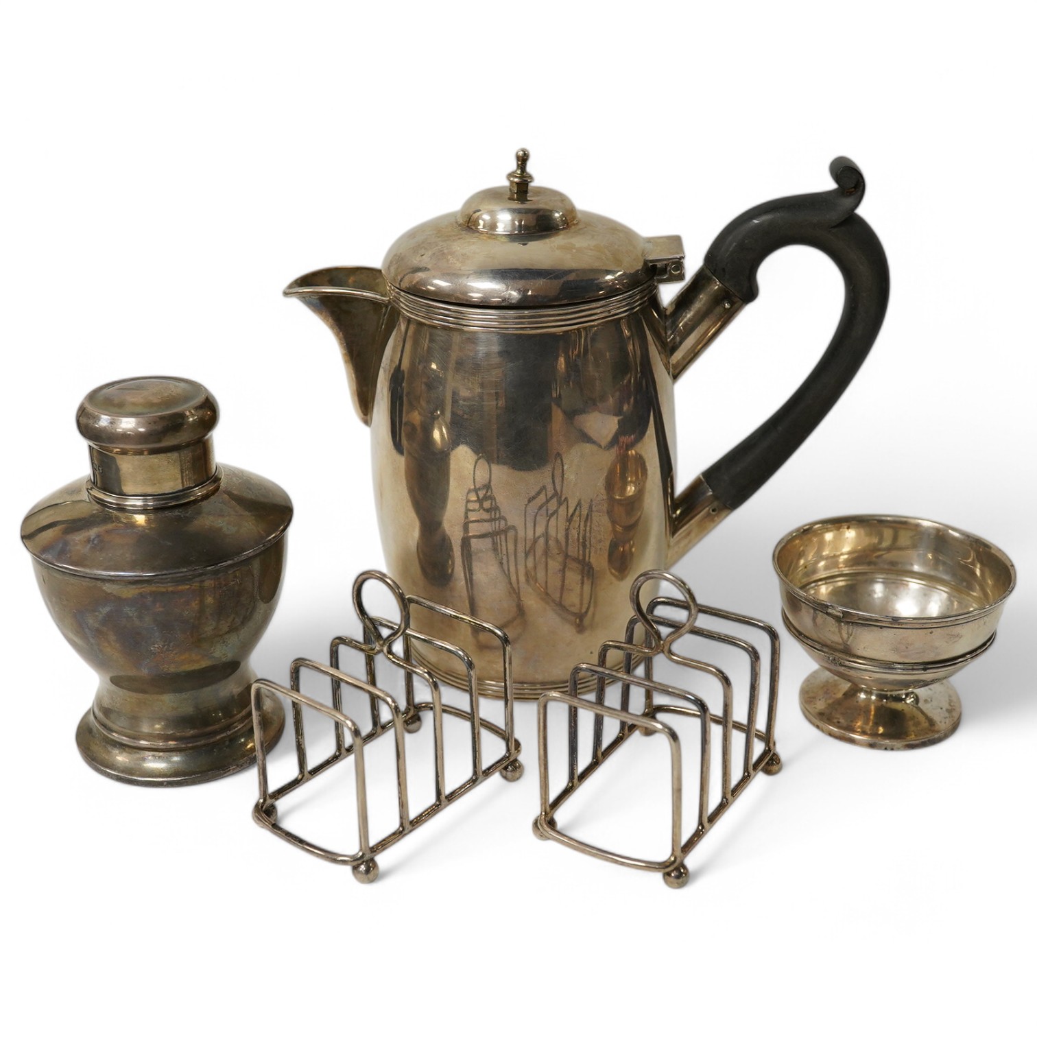 Small silver including an Edwardian hot water pot, George Unite, Birmingham, 1902, height 14.3cm, a small tea caddy, a pair of small five bar toast racks and a small bowl, 17.2oz. Condition - fair to good